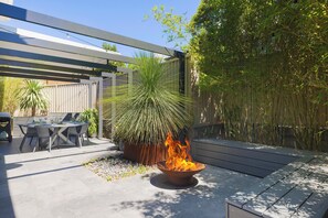 Outdoor dining - Time Out Shoal Bay (Shoal Bay)