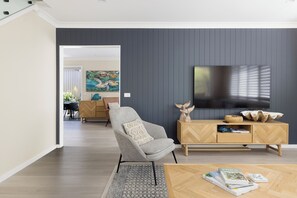 Interior - Time Out Shoal Bay (Shoal Bay)