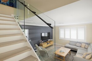 Smart TV, fireplace - Time Out Shoal Bay (Shoal Bay)