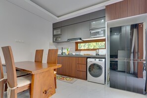 Villa, 3 soverom, privat basseng | Eget kjøkken | Kjøleskap, mikrobølgeovn, kokeplater og kjøkkenutstyr