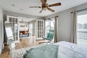 4 bedrooms, travel cot, Internet, bed sheets - Lakefront - Pontoon, Hot Tub, Kayaks - Sleeps 12 (Lawton)