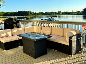 Property grounds - Lakefront - Pontoon, Hot Tub, Kayaks - Sleeps 12 (Lawton)