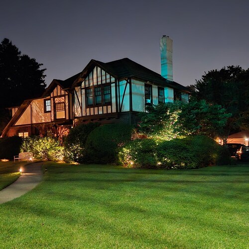  Luxury 5BR, 3.5BR home - Upper Montclair w/ Pool. Minutes to MetLife and NYC!