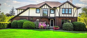  Luxury 5BR, 3.5BR home - Upper Montclair w/ Pool. Minutes to MetLife and NYC!