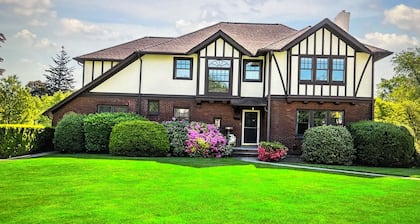 Luxury 5BR, 3.5BR home - Upper Montclair w/ Pool. Minutes to MetLife and NYC!