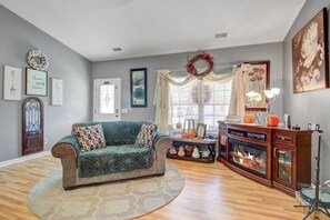 TV, fireplace