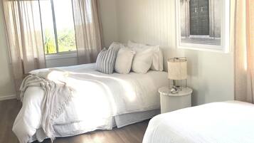 Iron/ironing board, bed sheets