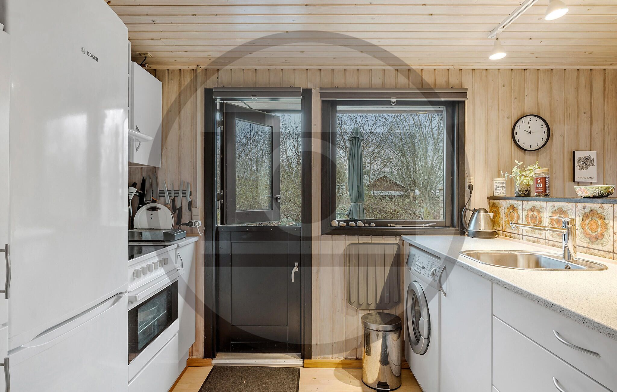 Fridge, dishwasher, coffee/tea maker