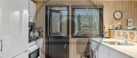 Fridge, dishwasher, coffee/tea maker