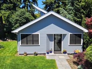 Exterior - Cozy 1-bedroom cottage in charming Seattle with AC (Seattle)