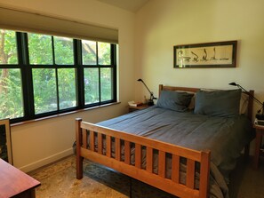1 bedroom, free WiFi, bed sheets, wheelchair access - Cozy 1-bedroom cottage in charming Seattle with AC (Seattle)