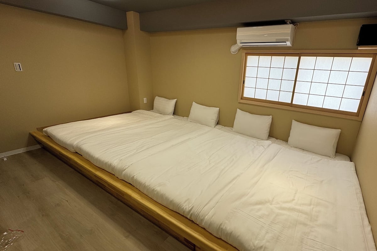 Classic Quadruple Room | Desk, laptop workspace