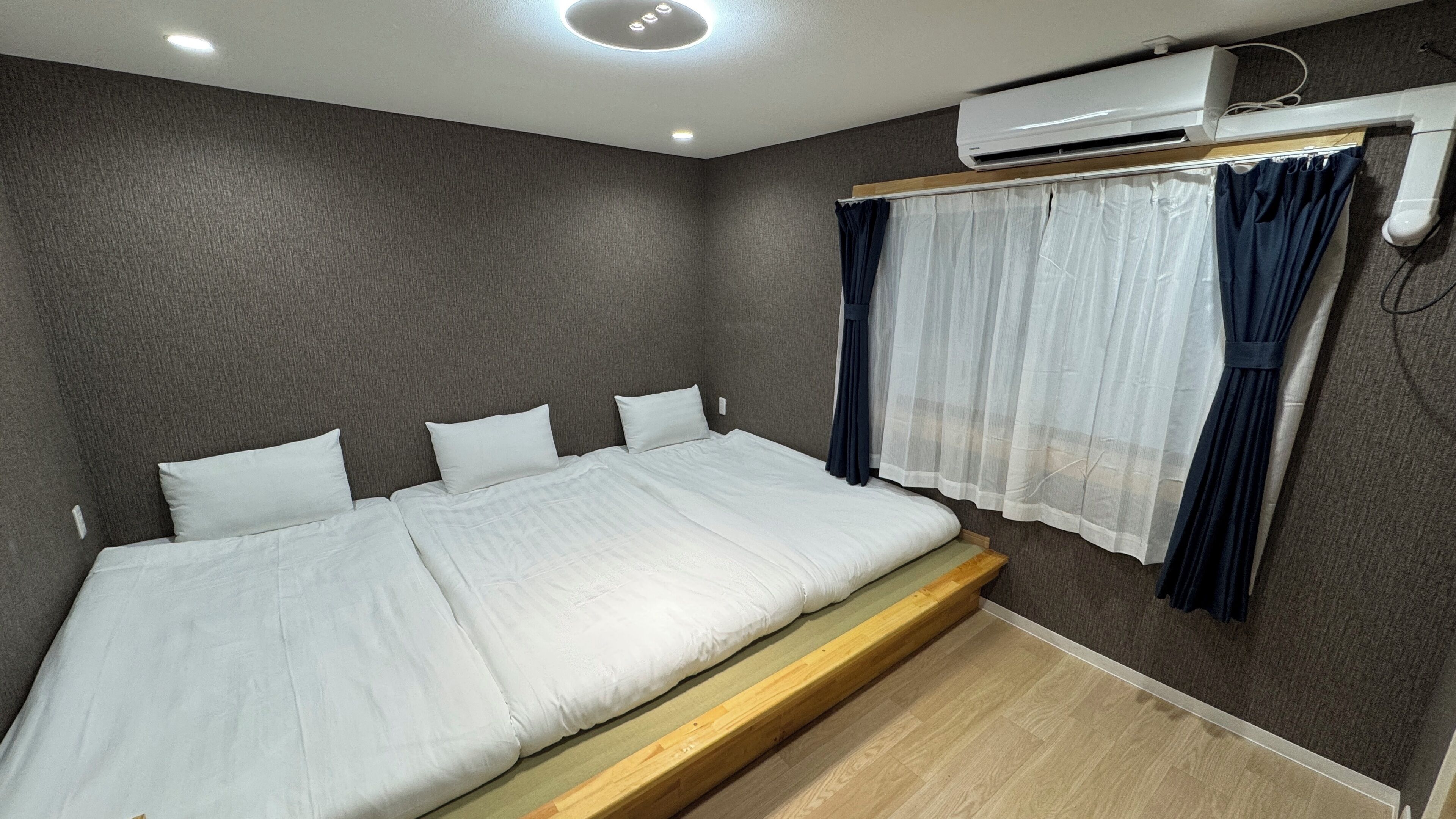 Classic Triple Room | Desk, laptop workspace