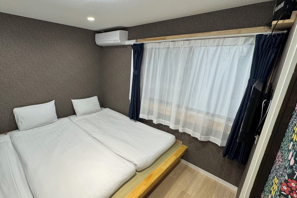 Comfort Triple Room | Desk, laptop workspace