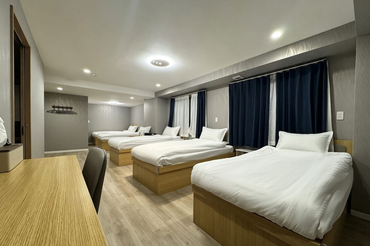 Executive Room | Desk, laptop workspace