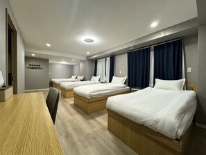 Executive Room | Desk, laptop workspace, bed sheets - Ruka Hotel Tennoji (Osaka)