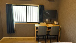 Business Triple Room | Desk, laptop workspace - Ruka Tennoji Hotel (Osaka)