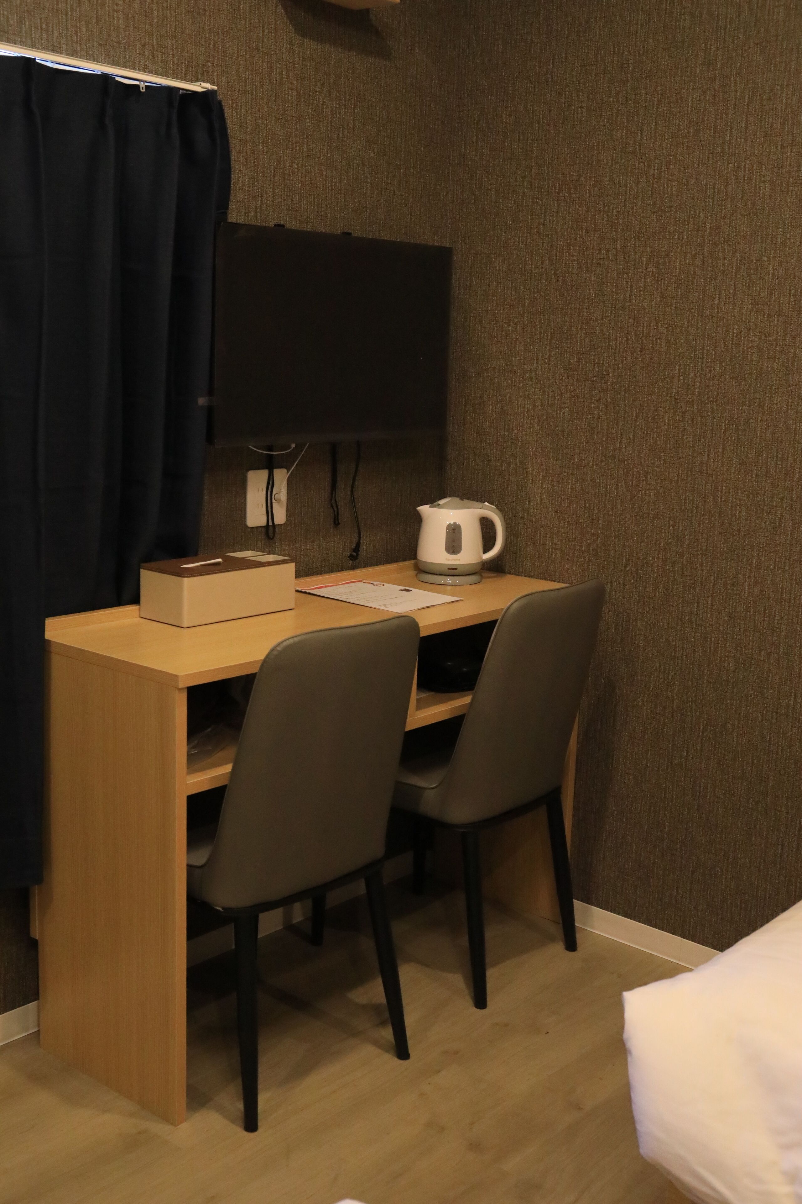 Business Triple Room | Desk, laptop workspace