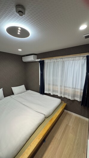Comfort Triple Room | Desk, laptop workspace - Ruka Tennoji Hotel (Osaka)