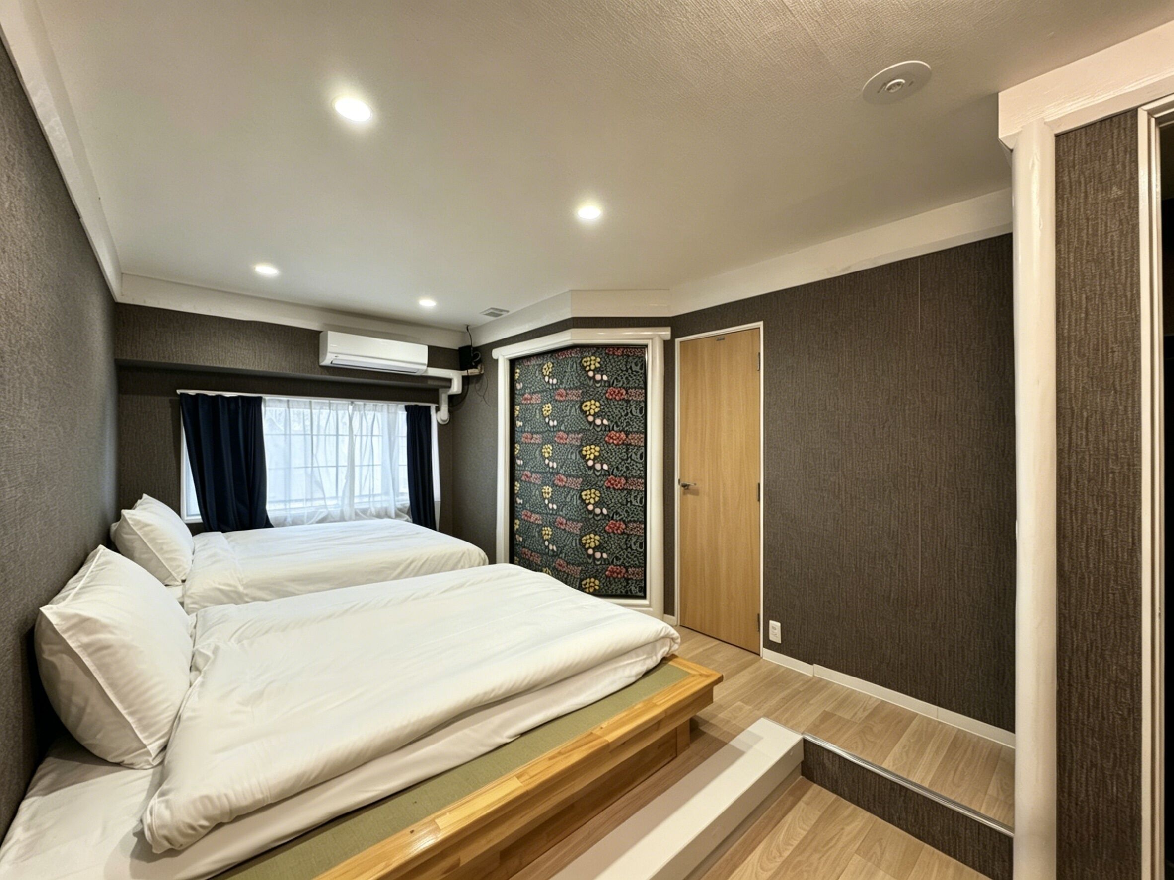 Chambre quadruple familiale | Bureau, espace de travail pour ordinateurs portables