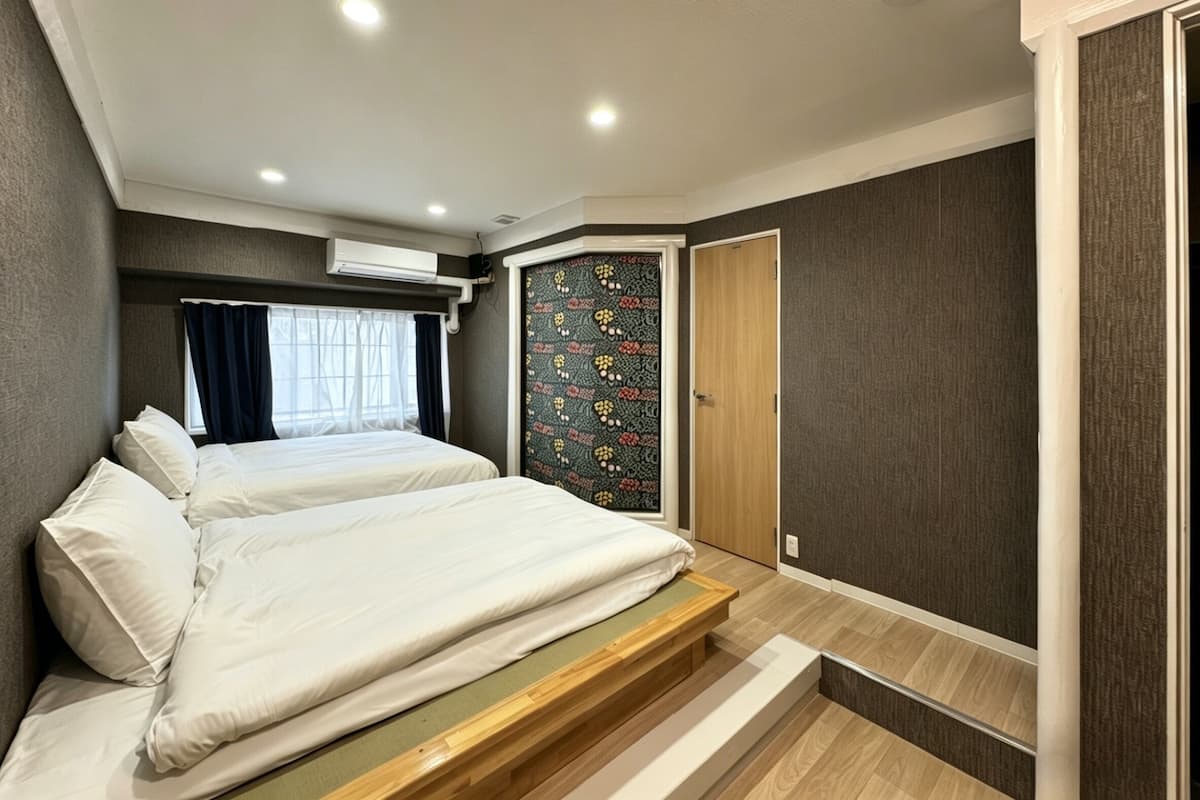 Family Quadruple Room | Desk, laptop workspace