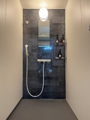 Bathroom shower - Ruka Hotel Tennoji (Osaka)