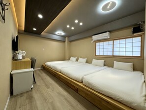 Classic Quadruple Room | Desk, laptop workspace, bed sheets - Ruka Hotel Tennoji (Osaka)