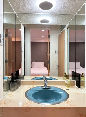 Free toiletries, hair dryer, towels, shampoo - Ruka Hotel Tennoji (Osaka)