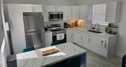 Studio Margarita–Cozy 1BR - Private - Near Airport