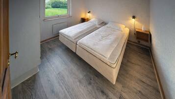 5 bedrooms, travel crib, free WiFi