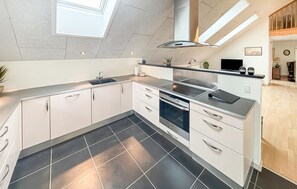 Fridge, microwave, oven, stovetop - Amazing apartment in Nørre Nebel (Nørre Nebel)