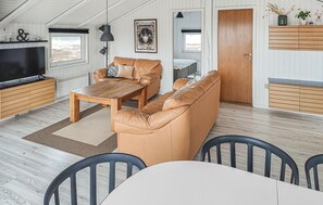 TV, fireplace - 3 bedroom gorgeous home in Hvide Sande (Hvide Sande)