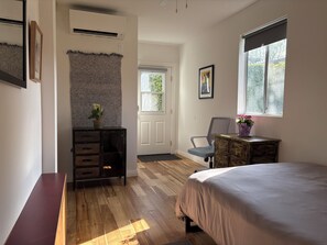 2 bedrooms, iron/ironing board, WiFi, bed sheets - Tranquil Garden Oasis - Fully Equipped, Hi-Speed Wifi (Los Angeles)