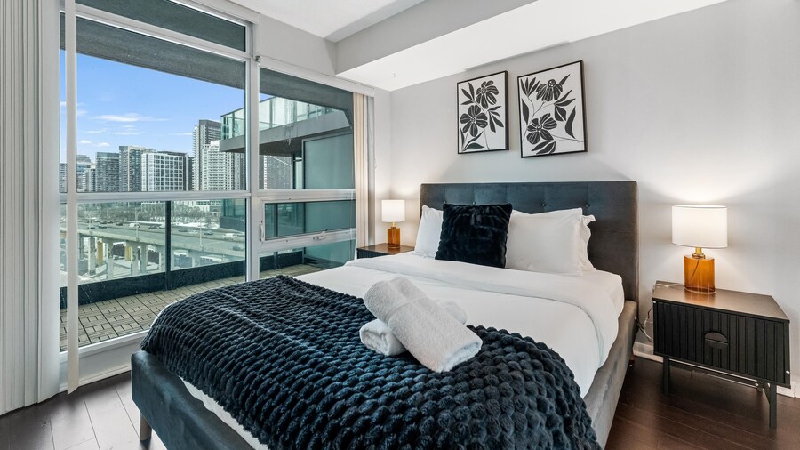 Modern Waterfront Stay