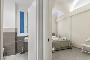 1 bedroom, bed sheets - Garibaldi, Loano, Italy (Loano)