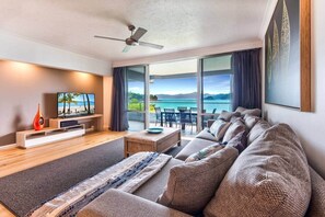 TV - Frangipani Lodge 101 (Hamilton Island)
