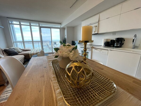 Deluxe Condo, Balcony, Lake View | Interior