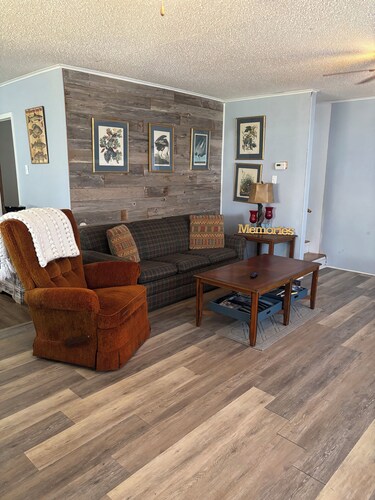 Lakeside cabin: 3-Bed Camp for Unforgettable Memories!