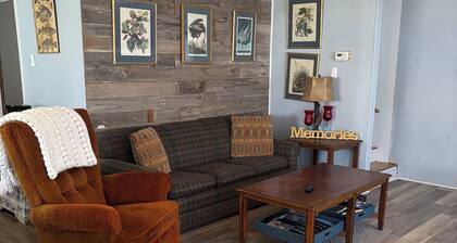 Lakeside cabin: 3-Bed Camp for Unforgettable Memories!