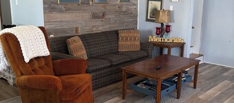 Lakeside cabin: 3-Bed Camp for Unforgettable Memories!