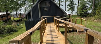 Lakeside cabin: 3-Bed Camp for Unforgettable Memories!