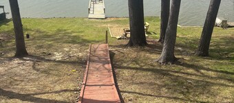 Lakeside cabin: 3-Bed Camp for Unforgettable Memories!