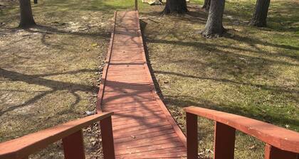 Lakeside cabin: 3-Bed Camp for Unforgettable Memories!