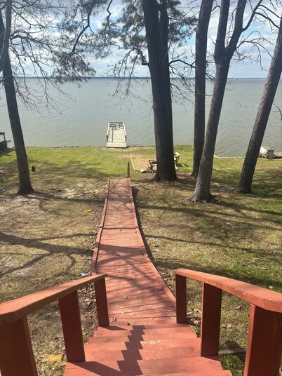 Lakeside cabin: 3-Bed Camp for Unforgettable Memories!