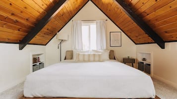 2 bedrooms, travel crib, WiFi (free), bed sheets