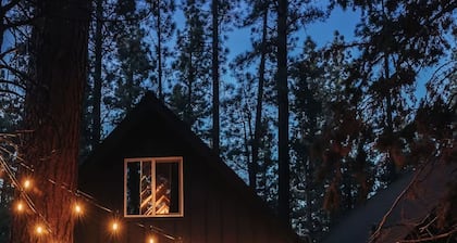 Luxury 2-bedroom Chalet with AC & Fire Pit Near Slopes!