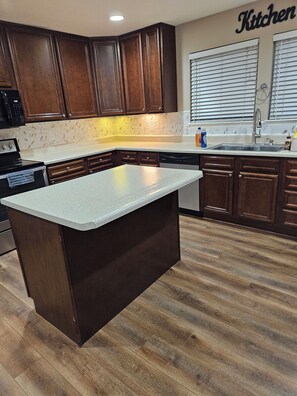 Unclassified image, 5 of 13, button - Enjoyable 5-bedroom house with  hot tub in  Indianapolis.  9 min  to airport. (Indianapolis)