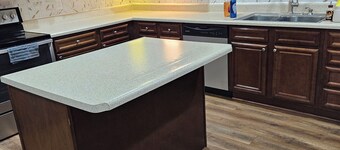 Enjoyable 5-bedroom house with hot tub in Indianapolis. 9 min to airport.