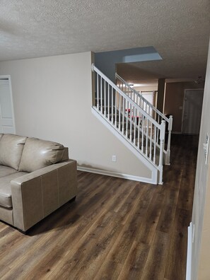 Unclassified image, 4 of 13, button - Enjoyable 5-bedroom house with  hot tub in  Indianapolis.  9 min  to airport. (Indianapolis)