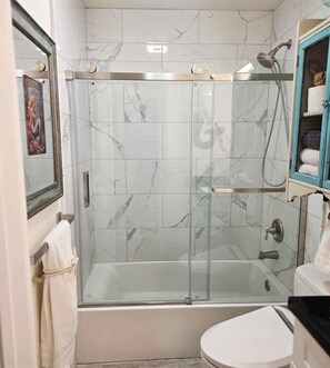 Bathroom - Beach Retreat - Stay and Play (Oceanside)